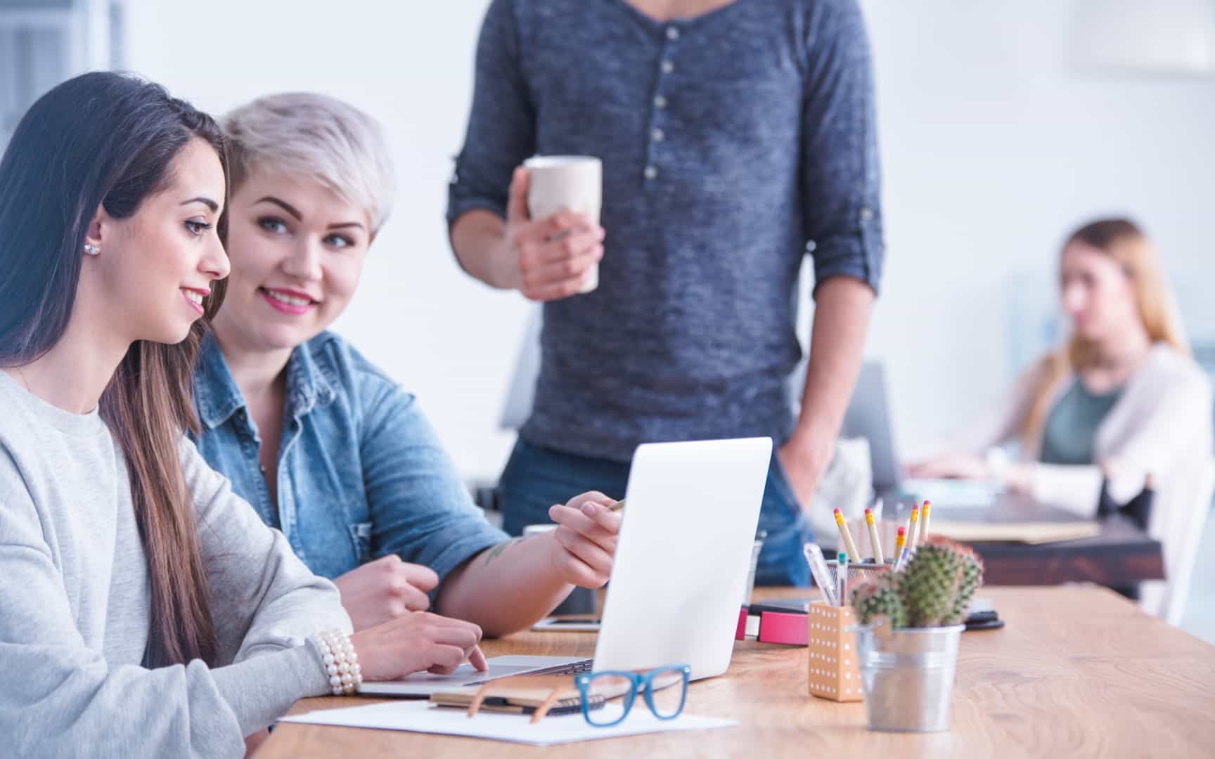 Native Advertising vs Content Marketing: Which Is Right For You In 2023?